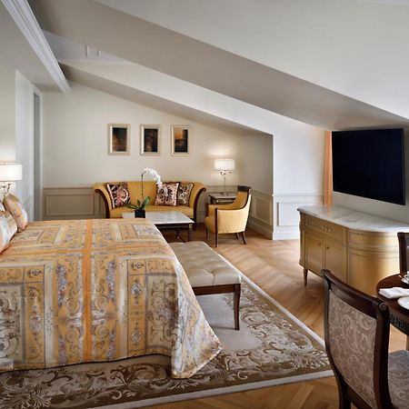Palazzo Versace Dubai Room photo A suite at the Mandarin Oriental, Paris