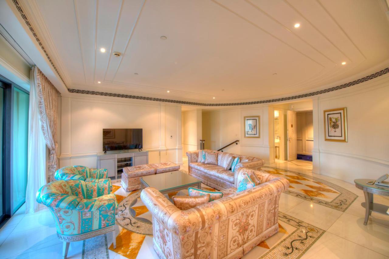 Palazzo Versace Dubai Exterior photo A living room in a suite at the Atlantis Resort