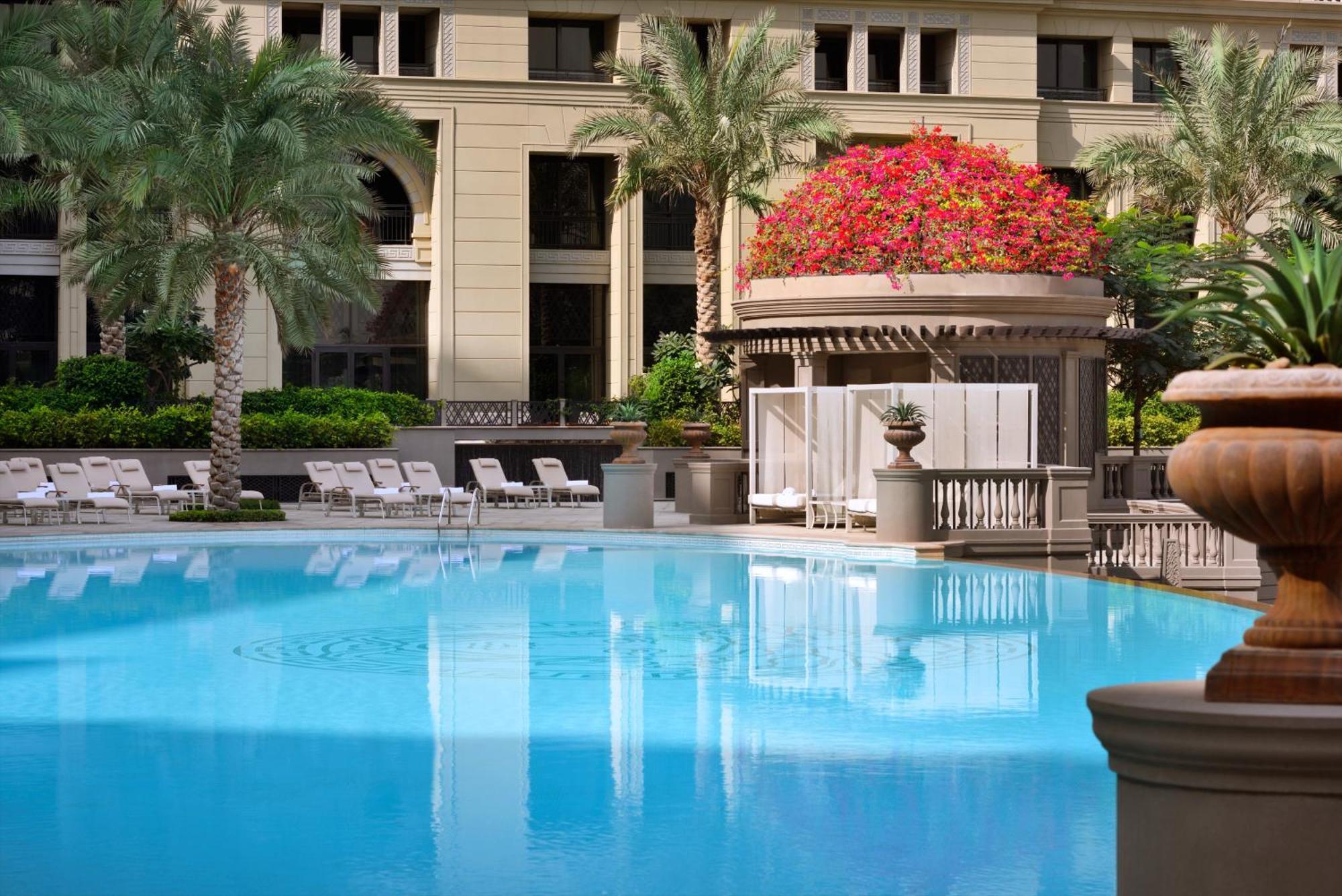 Palazzo Versace Dubai Exterior photo The swimming pool at The Westin