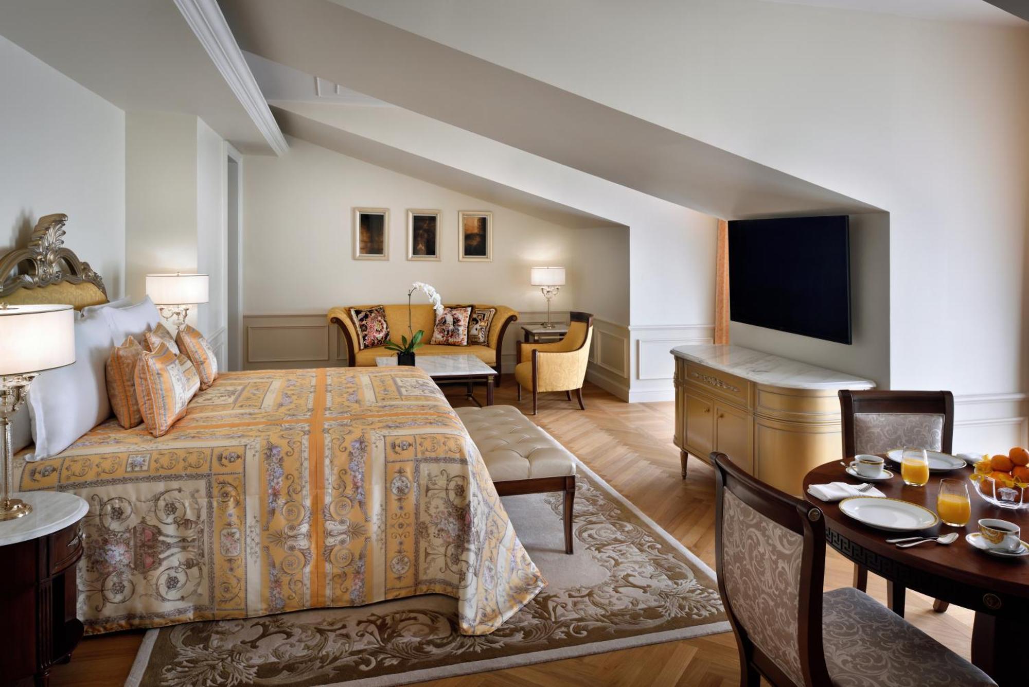 Palazzo Versace Dubai Room photo A suite at the Mandarin Oriental, Paris