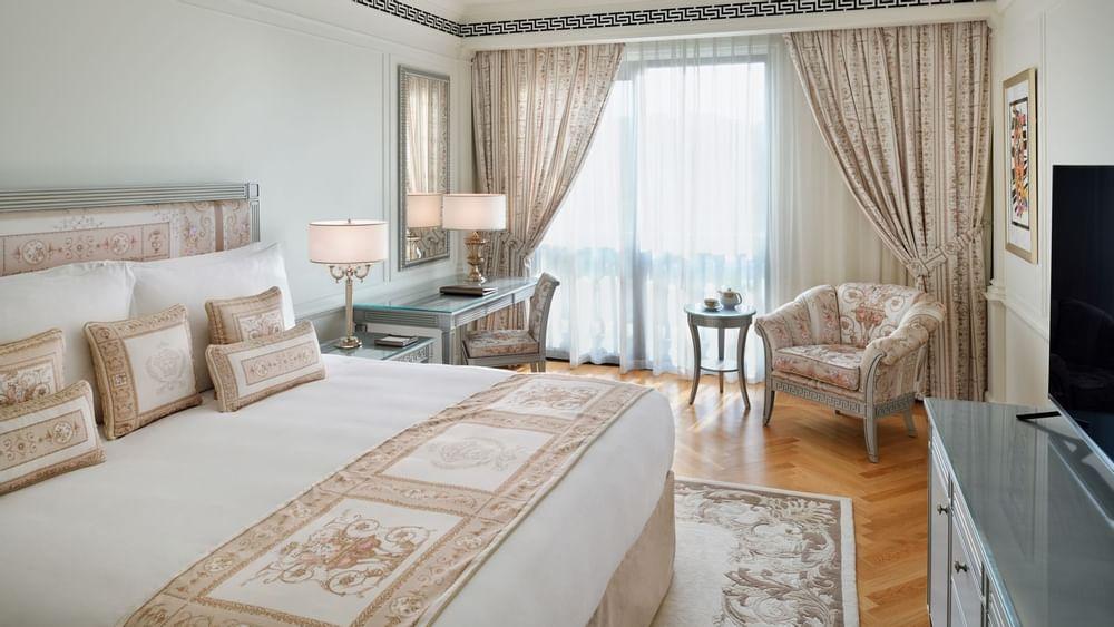Palazzo Versace Dubai Exterior photo A bedroom at the hotel