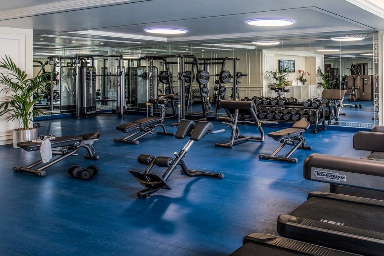 Palazzo Versace Dubai Exterior photo The gym at the hotel
