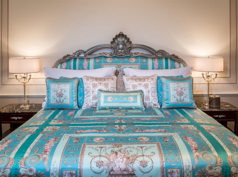 Palazzo Versace Dubai Exterior photo A bed with bed linen