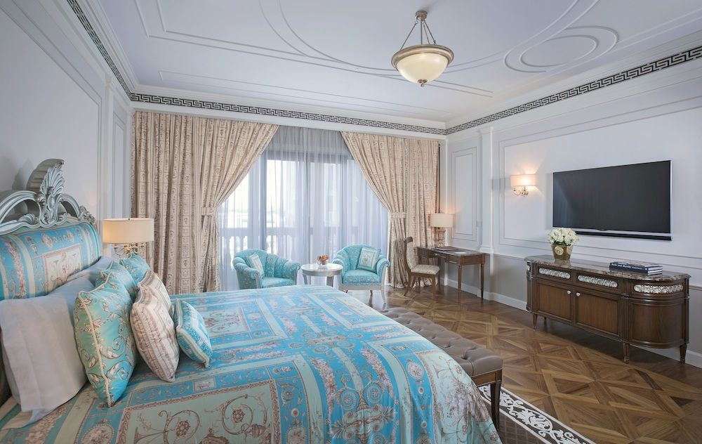 Palazzo Versace Dubai Exterior photo A bedroom at the Taj Mahal Palace