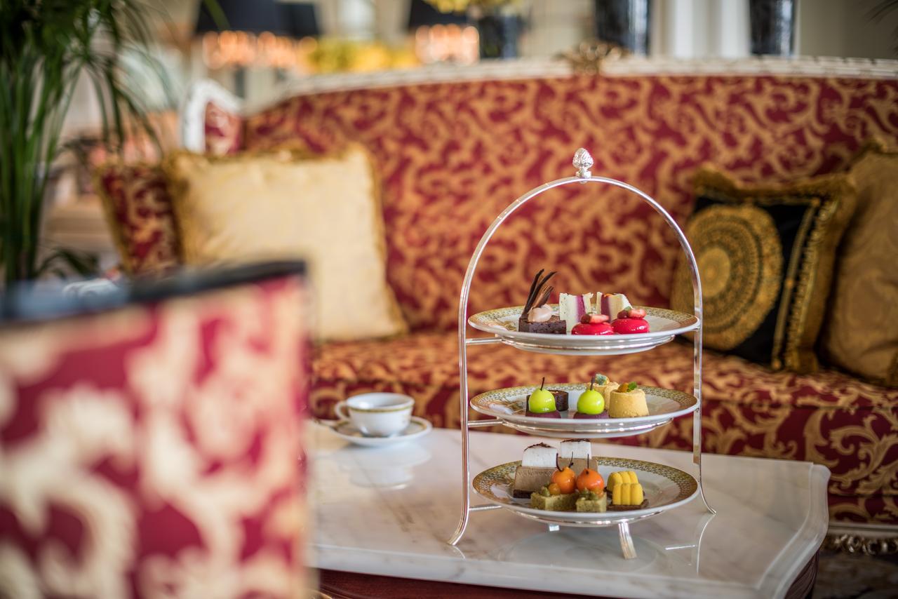 Palazzo Versace Dubai Exterior photo Afternoon tea at the Imperial